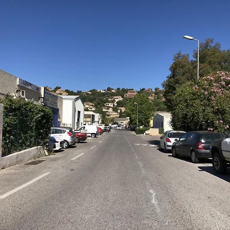 Moderne Proche Centre Parking Le Lavandou