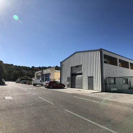Moderne Proche Centre Parking
